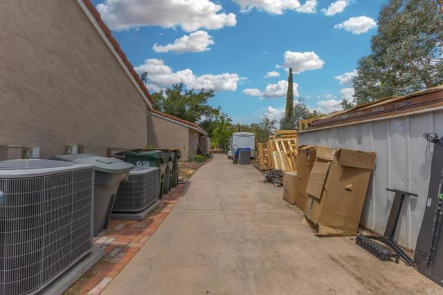 3445 Lomas Serenas Dr, Escondido CA: https://media.crmls.org/mediaz/dd799322-dd07-45b6-bf05-5aecce40ebce.jpg