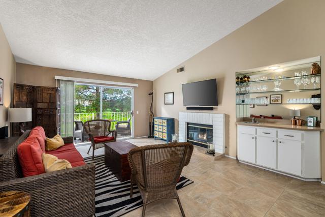 285 Desert Falls E Drive, Palm Desert CA: https://media.crmls.org/mediaz/dd7ab41b-0fbb-4349-8b7d-9df692868fa3.jpg