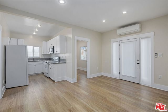 3166 San Marino Street, Los Angeles CA: https://media.crmls.org/mediaz/dd7bc6cd-f96b-42cd-84d0-83de379e3181.jpg