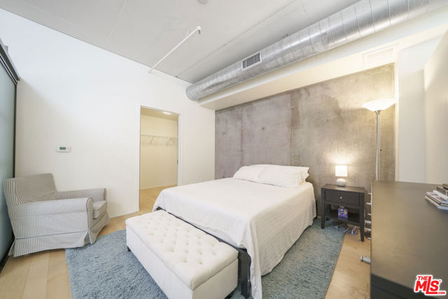 1100 S Hope Street, Los Angeles CA: https://media.crmls.org/mediaz/dd7bdbf7-ca88-455d-ac73-09448a278bf4.jpg