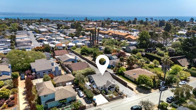 900 35th Avenue, Santa Cruz CA: https://media.crmls.org/mediaz/dd7be5f6-04b5-4eaa-a94b-564eebf0005f.jpg