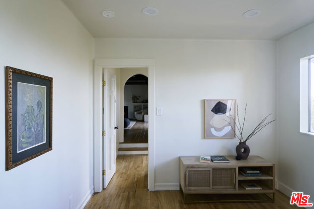 11764 Laurelcrest Drive, Studio City CA: https://media.crmls.org/mediaz/dd7bf532-fadb-4295-bf0d-1a8db7d4776d.jpg