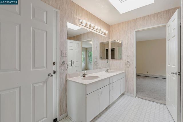 2435 Lunada Ln, Alamo CA: https://media.crmls.org/mediaz/dd7c10c3-7c3b-487b-84df-b2e13362f4fa.jpg