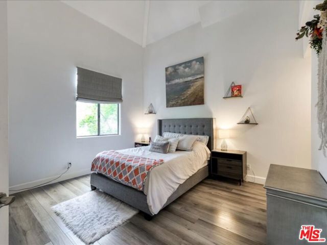 4477 Woodman Avenue, Sherman Oaks CA: https://media.crmls.org/mediaz/dd7c164d-c898-4a27-ba40-9c4f2f839cce.jpg