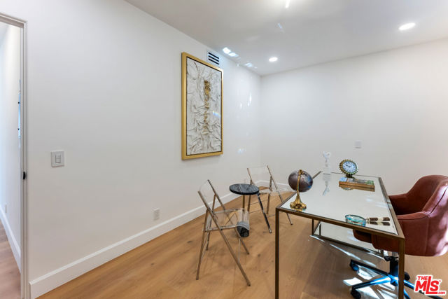 8654 Hollywood Boulevard, Los Angeles CA: https://media.crmls.org/mediaz/dd7c3921-16b1-49d7-8f5d-be6a82f8bbff.jpg