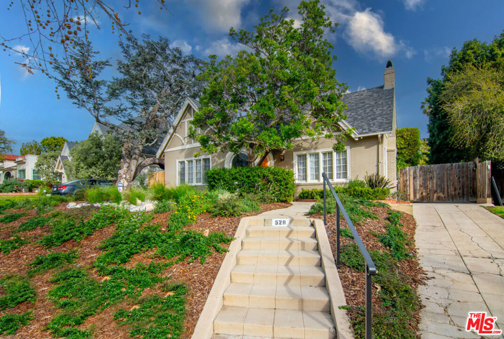 528 Wilcox Avenue, Los Angeles, CA 90004