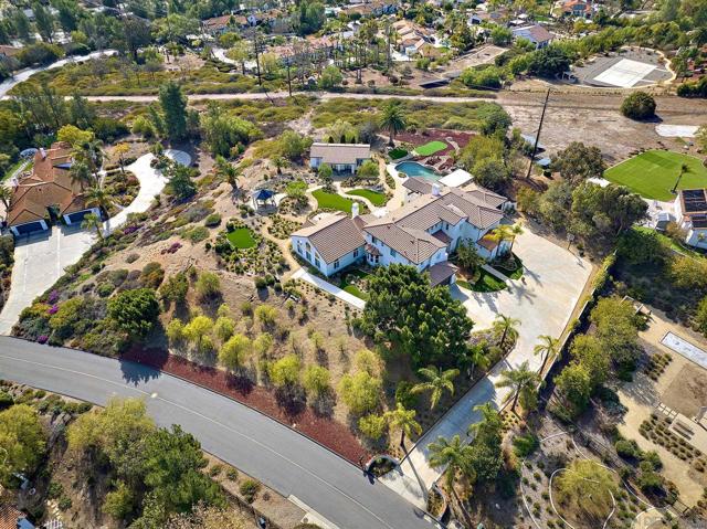 17010 Butterfield Trl, Poway CA: https://media.crmls.org/mediaz/dd7d6d4f-d1c4-4c3c-ae00-314ee238632b.jpg