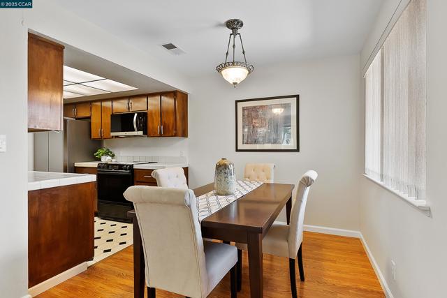 1383 Hull Ln, Martinez CA: https://media.crmls.org/mediaz/dd7db895-c9d4-4b3a-923e-d75e6857cbbc.jpg