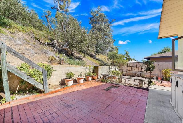2347 Greenwing Drive, San Diego CA: https://media.crmls.org/mediaz/dd7e04c8-a4cb-4241-b2e6-028196c9dcab.jpg