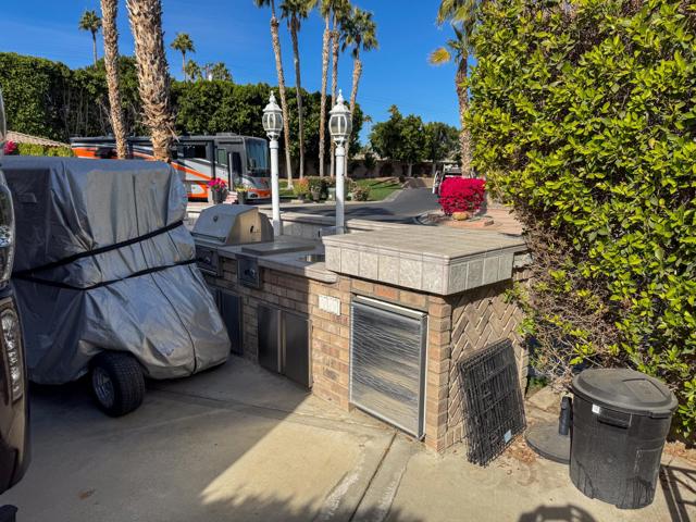 80394 Avenue 48, Indio CA: https://media.crmls.org/mediaz/dd7e0b62-9459-4f19-b38b-29386f211544.jpg