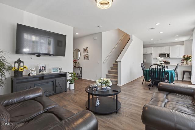 Detail Gallery Image 9 of 45 For 275 Fuerte Dr, Santa Paula,  CA 93060 - 4 Beds | 3 Baths