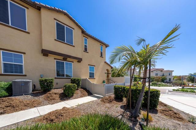 1709 Santa Carolina, Chula Vista CA: https://media.crmls.org/mediaz/dd7ee052-88c1-4a44-8bad-d7f53ec72107.jpg