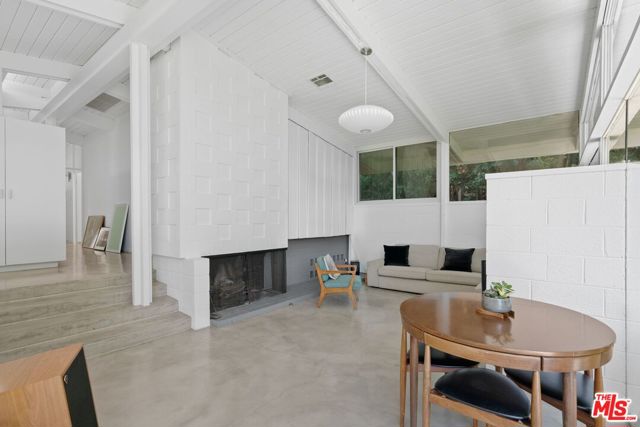 810 Bramble Way, Los Angeles CA: https://media.crmls.org/mediaz/dd7f5389-f3e7-46e1-8b81-a409e67d1429.jpg