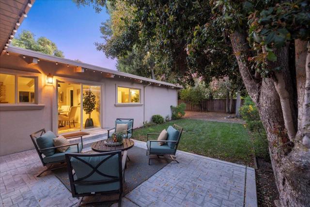 907 Christopher Way, Menlo Park CA: https://media.crmls.org/mediaz/dd7fde9e-c8cf-4fb7-8720-0f5a37aa432f.jpg
