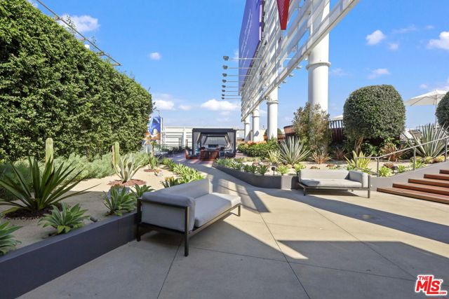6250 Hollywood Boulevard, Los Angeles CA: https://media.crmls.org/mediaz/dd800881-4b9c-4ab0-9159-9d8ad16581f2.jpg