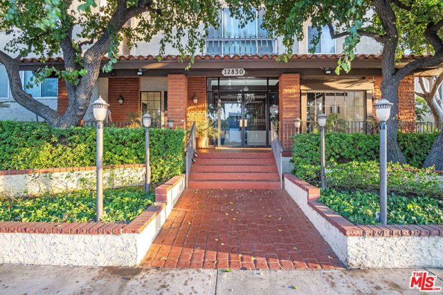 12830 Burbank Boulevard, Valley Village CA: https://media.crmls.org/mediaz/dd803d0d-9c84-4a2a-a4a2-f378d343b73c.jpg
