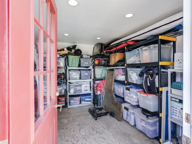 1080 Aloha Dr, Encinitas CA: https://media.crmls.org/mediaz/dd807caf-f4bf-4112-8e35-e4d16381bf48.jpg