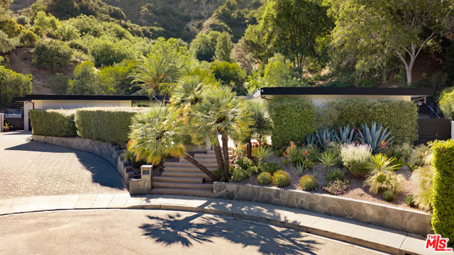 9991 Liebe Drive, Beverly Hills CA: https://media.crmls.org/mediaz/dd813490-ba40-46f3-aeab-8c18a626a928.jpg