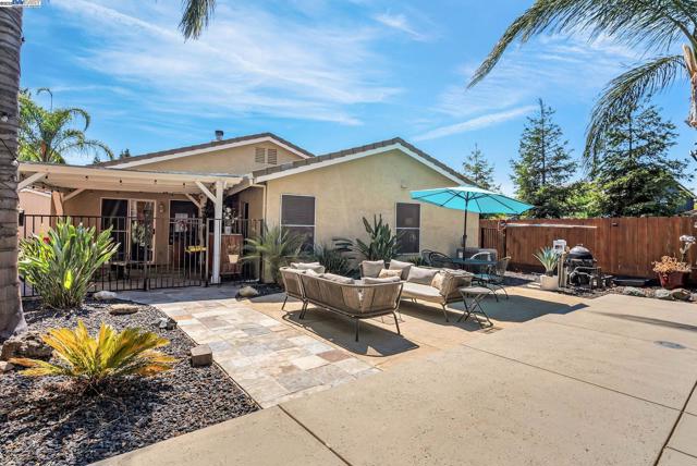 349 Cose Ln, Tracy CA: https://media.crmls.org/mediaz/dd817280-ed00-4429-a776-23a8d478784b.jpg