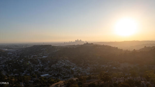 4041 Via Marisol, Los Angeles CA: https://media.crmls.org/mediaz/dd819d5a-d75d-4b25-be3b-3a59d3666842.jpg