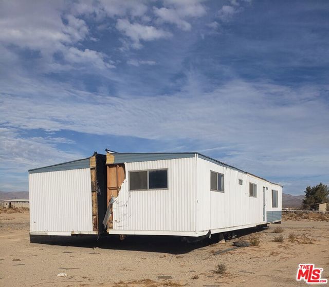 14196 Fairlane Road, Lucerne Valley CA: https://media.crmls.org/mediaz/dd822210-f070-463d-ade0-4b623ad9f560.jpg