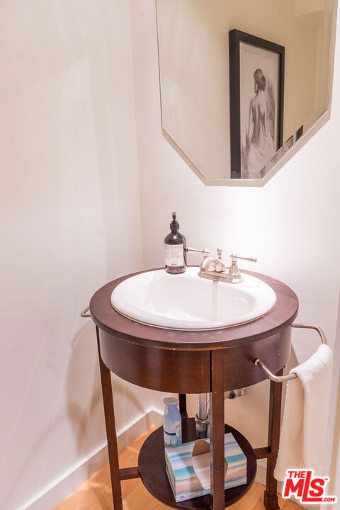 880 Hilldale Avenue, West Hollywood CA: https://media.crmls.org/mediaz/dd82567e-f01d-4523-99d1-9567cc673cdb.jpg