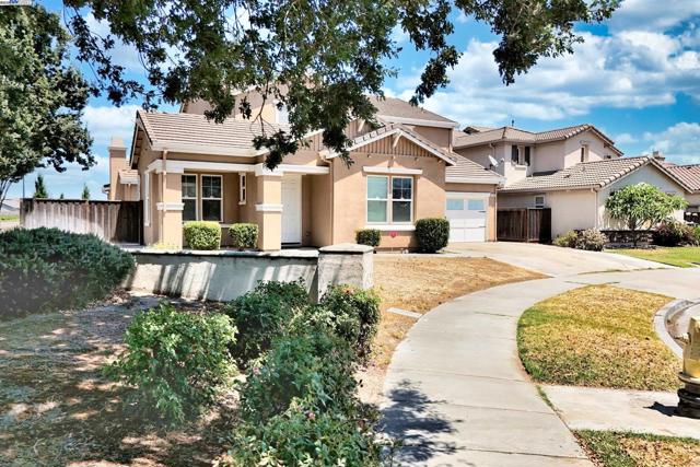 1069 Dry Creek Ct, Lathrop CA: https://media.crmls.org/mediaz/dd827f1c-48d0-496a-908f-936e598dac80.jpg