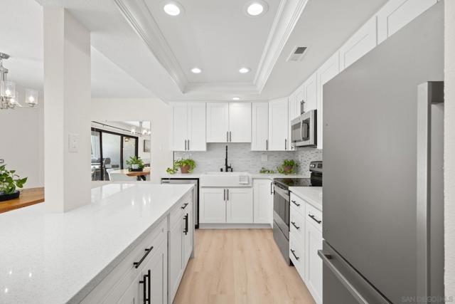 524 Via De La Valle,  CA: https://media.crmls.org/mediaz/dd828fdb-91e1-44b4-b742-e1a518c38745.jpg