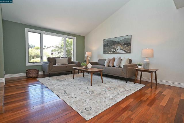 5091 Saint Celestine Ct, Concord CA: https://media.crmls.org/mediaz/dd83c342-62c1-40cf-923d-6598774409fe.jpg