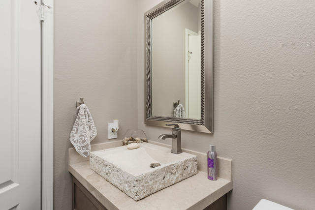 27 Oak Tree Drive, Rancho Mirage CA: https://media.crmls.org/mediaz/dd844737-9e56-4ac6-b475-3e4a03f0d5be.jpg