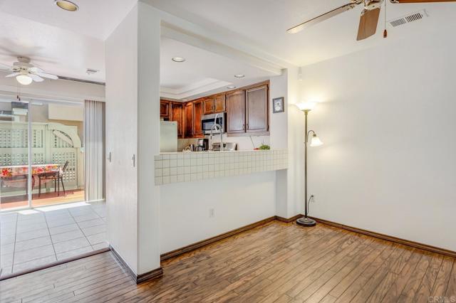 Detail Gallery Image 14 of 36 For 12916 Carmel Creek Rd, San Diego,  CA 92130 - 2 Beds | 2/1 Baths