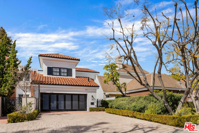 2241 Canyonback Road, Los Angeles CA: https://media.crmls.org/mediaz/dd850666-fe71-460c-ad08-89d3c7972fa4.jpg