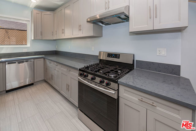 13659 Magnolia Boulevard, Sherman Oaks CA: https://media.crmls.org/mediaz/dd859379-cc91-4609-9581-9c2490d13168.jpg