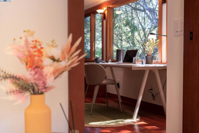 351 El Toyonal, Orinda CA: https://media.crmls.org/mediaz/dd859440-63bd-48a9-81b6-d1ca77fd3956.jpg