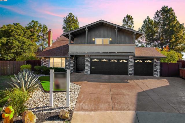 3608 Siskiyou Ct, Hayward CA: https://media.crmls.org/mediaz/dd85e49b-11e9-49ff-9a0b-19b9b452bd1a.jpg