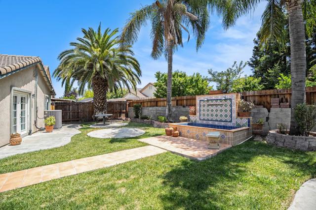 8736 Glacier Point Drive, Stockton CA: https://media.crmls.org/mediaz/dd85eb9c-767b-4934-98bc-5a06dd104663.jpg