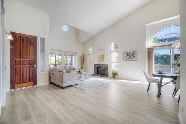 2785 Canyon Oak Pl, Escondido CA: https://media.crmls.org/mediaz/dd860237-371b-4178-a97e-d03e31eee184.jpg