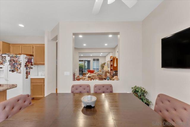 938 Camino De La Reina, San Diego CA: https://media.crmls.org/mediaz/dd86589a-d023-4350-b431-a3974da26ea6.jpg