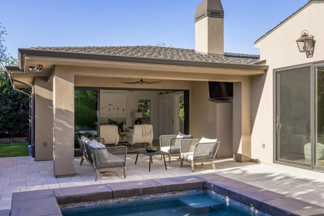 1879 Tahiti Drive, Costa Mesa CA: https://media.crmls.org/mediaz/dd8809eb-955e-4694-addb-5ef25afbe86e.jpg