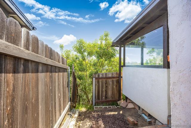 2541 Haller St, San Diego CA: https://media.crmls.org/mediaz/dd884764-9b86-4e7a-b192-963672c73d38.jpg