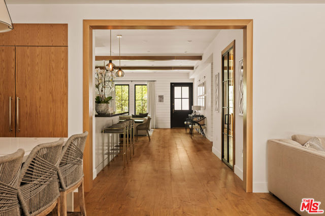 4447 Farmdale Avenue, Studio City CA: https://media.crmls.org/mediaz/dd88a16e-7f15-413a-8537-0d48dd55a014.jpg