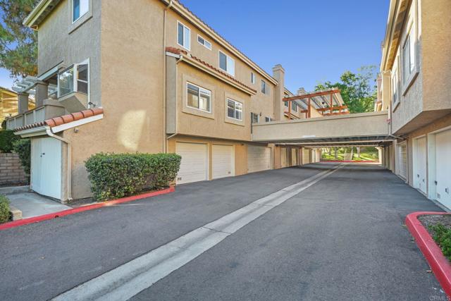 7727 Caminito Monarca, Carlsbad CA: https://media.crmls.org/mediaz/dd8928a8-ca6b-42c2-8708-ab36be5ab38e.jpg