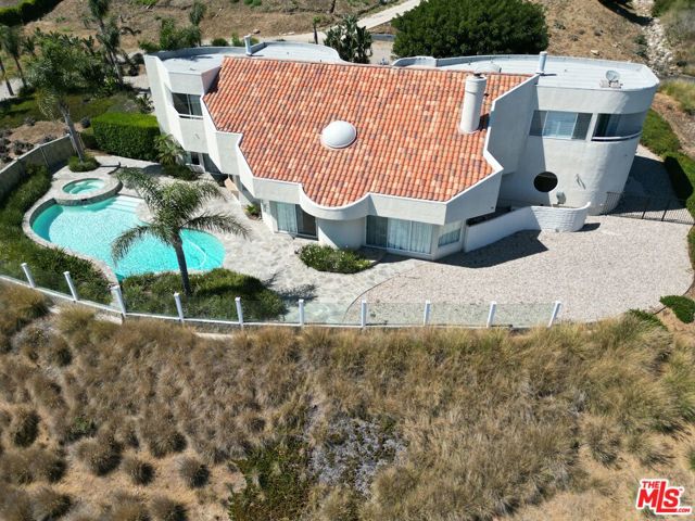 32215 Pacific Coast Highway, Malibu CA: https://media.crmls.org/mediaz/dd896f4b-0552-4444-920f-107d59fcdea0.jpg