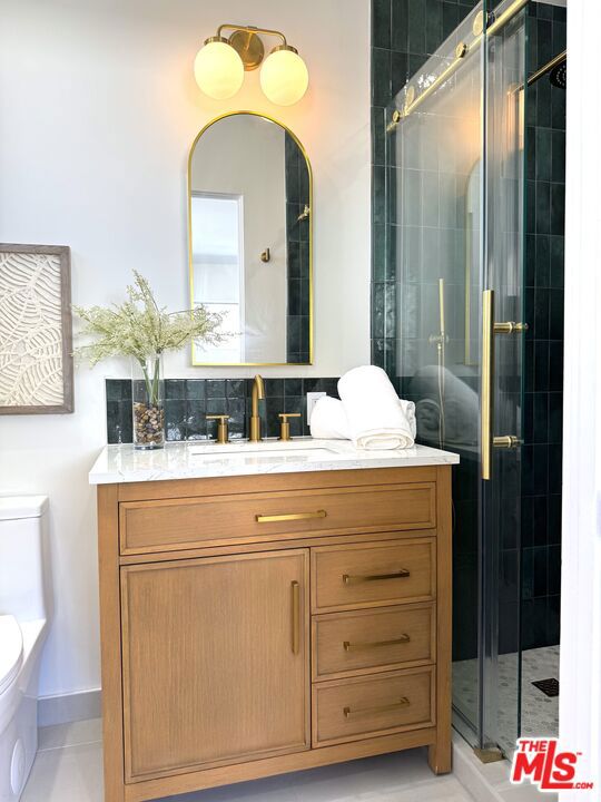 4579 Ambrose Avenue, Los Angeles CA: https://media.crmls.org/mediaz/dd89ed65-70da-42cc-8c55-fa50d2c1c6ef.jpg