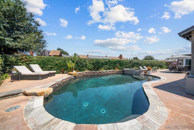 10263 Avenida Real, Lakeside CA: https://media.crmls.org/mediaz/dd89ee51-a096-4c58-8951-993cd972c62b.jpg