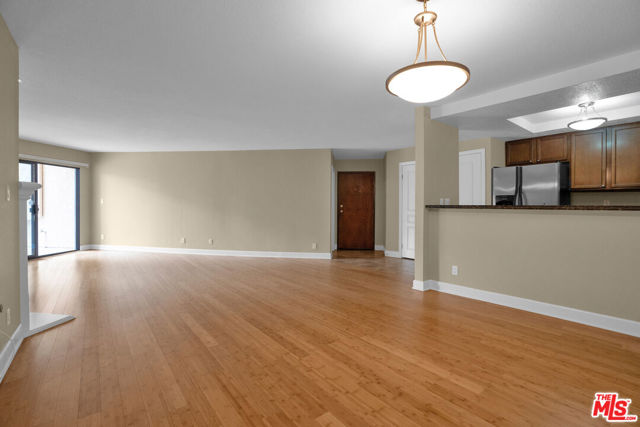 1633 S Bentley Avenue, West Los Angeles CA: https://media.crmls.org/mediaz/dd89eeee-c9d7-4481-bde6-c0d91365947a.jpg