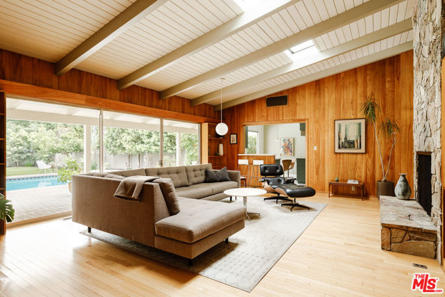 4110 Pine Avenue, Long Beach CA: https://media.crmls.org/mediaz/dd8ad4d5-a25e-474e-9c70-c57562ca6c6a.jpg