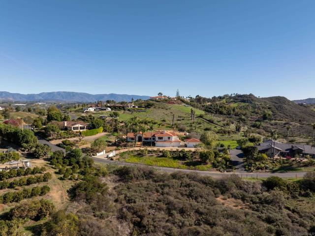 30343 Calle La Reina, Bonsall CA: https://media.crmls.org/mediaz/dd8bb4ed-0fb1-4720-9719-da709cdbc877.jpg