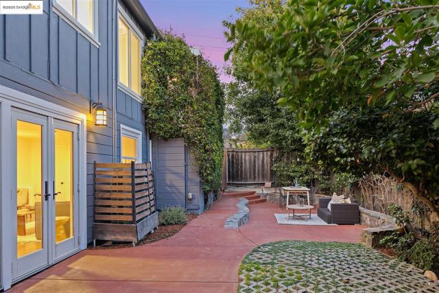 1009 Richmond st, El Cerrito CA: https://media.crmls.org/mediaz/dd8c5170-0d35-4e12-9edb-759bc3dd849a.jpg