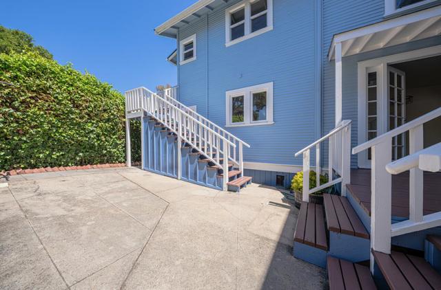 206 Cypress Avenue, Pacific Grove CA: https://media.crmls.org/mediaz/dd8c7bc3-3ce6-4335-8088-f7f1be6b9e8e.jpg